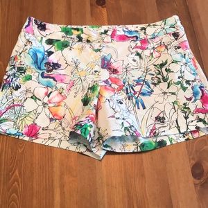 Express Floral Print Women's Shorts